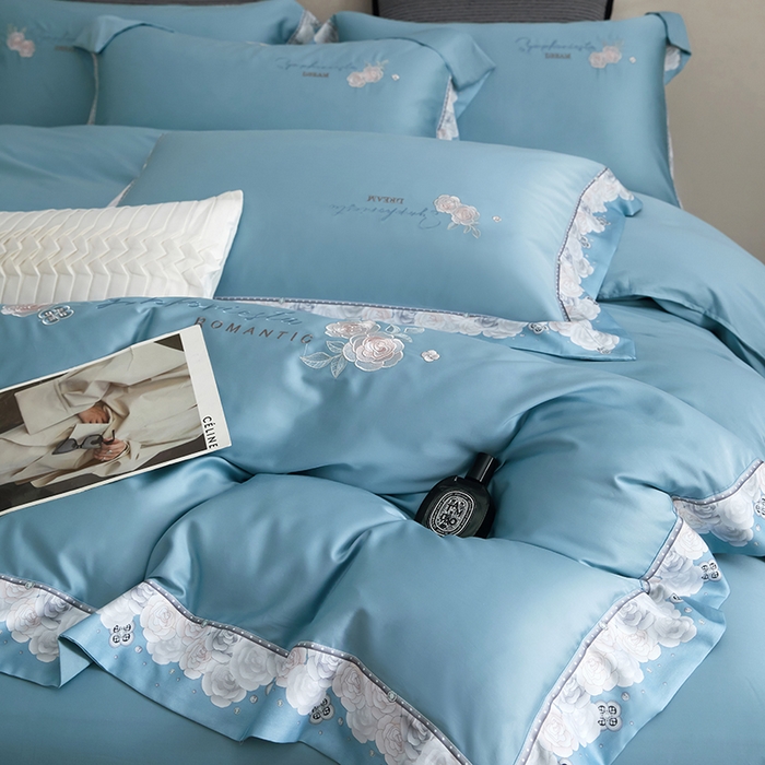 91家纺网 家纺一手货源 找家纺 浩情国际婚庆供货中心 2026新款160S春夏天丝棉高端刺绣系列四件套 玫瑰花香-卡宴蓝