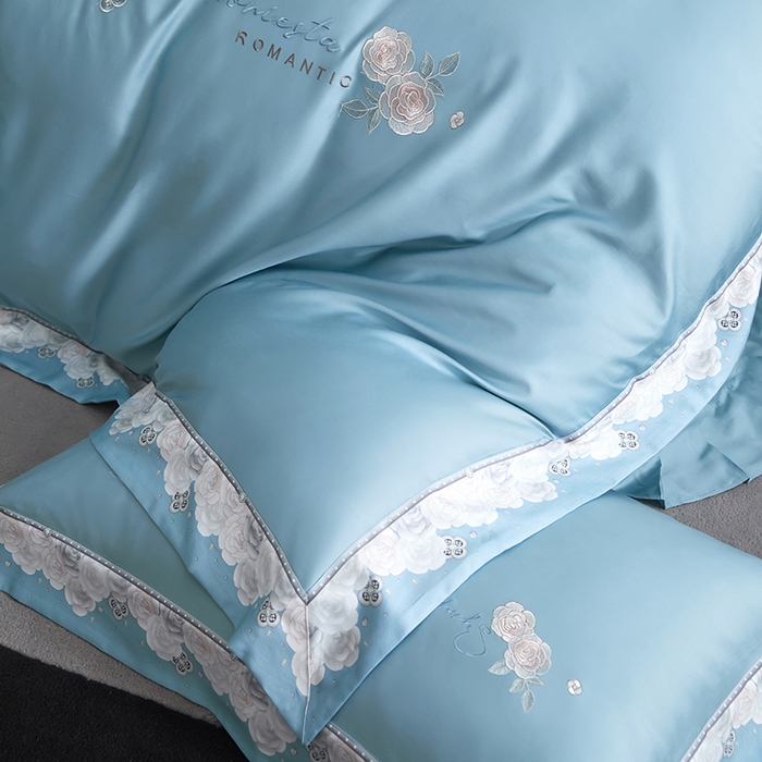 91家纺网 家纺一手货源 找家纺 浩情国际婚庆供货中心 2026新款160S春夏天丝棉高端刺绣系列四件套 玫瑰花香-卡宴蓝