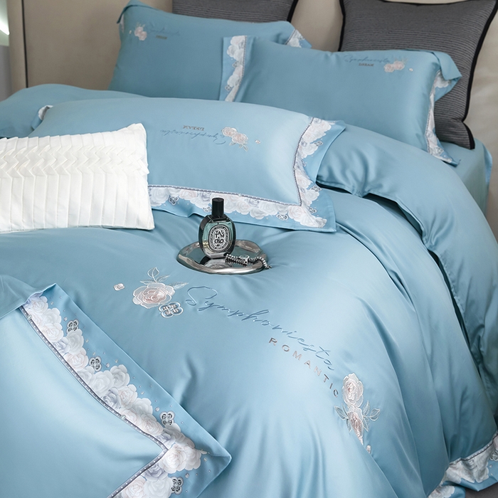 91家纺网 家纺一手货源 找家纺 浩情国际婚庆供货中心 2026新款160S春夏天丝棉高端刺绣系列四件套 玫瑰花香-卡宴蓝