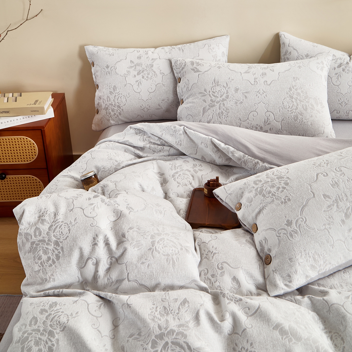 91家纺网 家纺一手货源 找家纺 咏绒家纺工厂店 2025新款雪尼尔棉绒大提花四件套 小茉莉-橡树棕