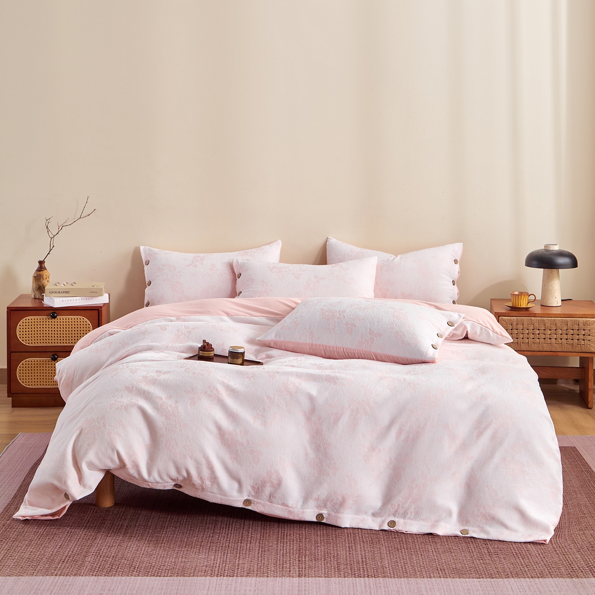 91家纺网 家纺一手货源 找家纺 咏绒家纺工厂店 2025新款雪尼尔棉绒大提花四件套 玫瑰森林-淡绯