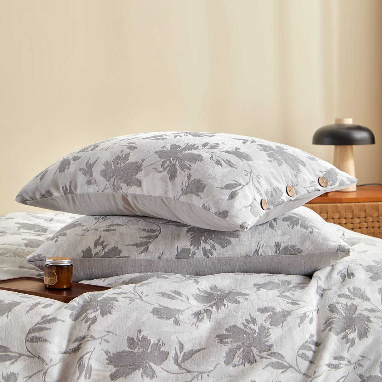 91家纺网 家纺一手货源 找家纺 咏绒家纺工厂店 2025新款雪尼尔棉绒大提花四件套 蜂鸣半夏-魅影黑