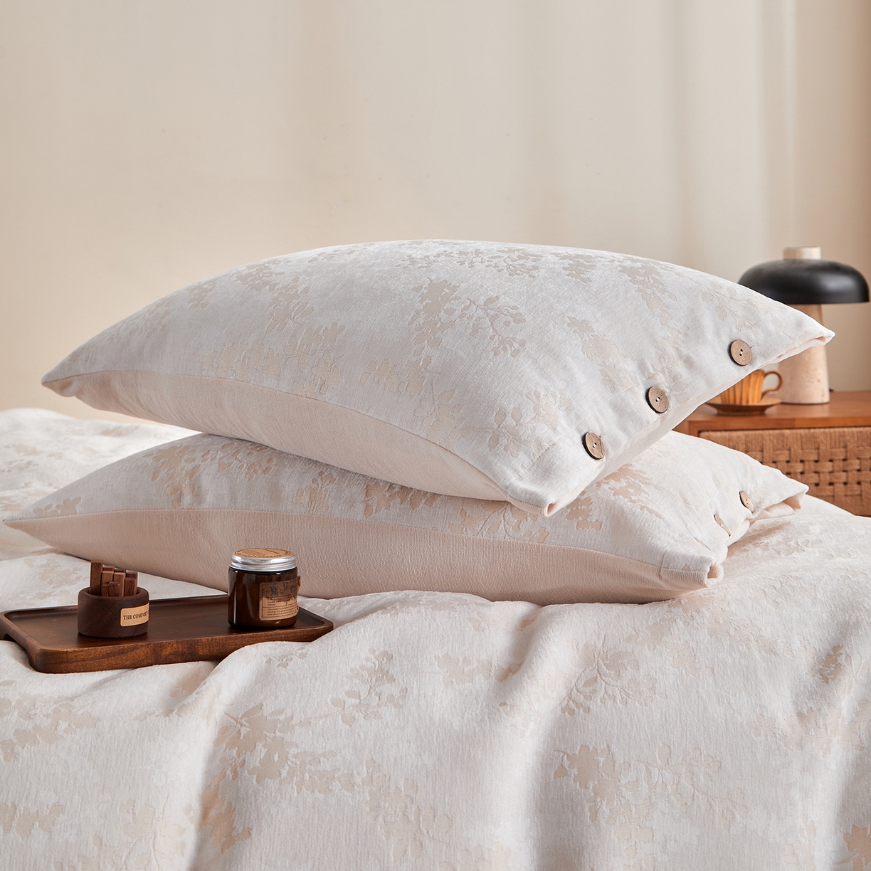 91家纺网 家纺一手货源 找家纺 咏绒家纺工厂店 2025新款雪尼尔棉绒大提花四件套 樱花雨梦-小麦色