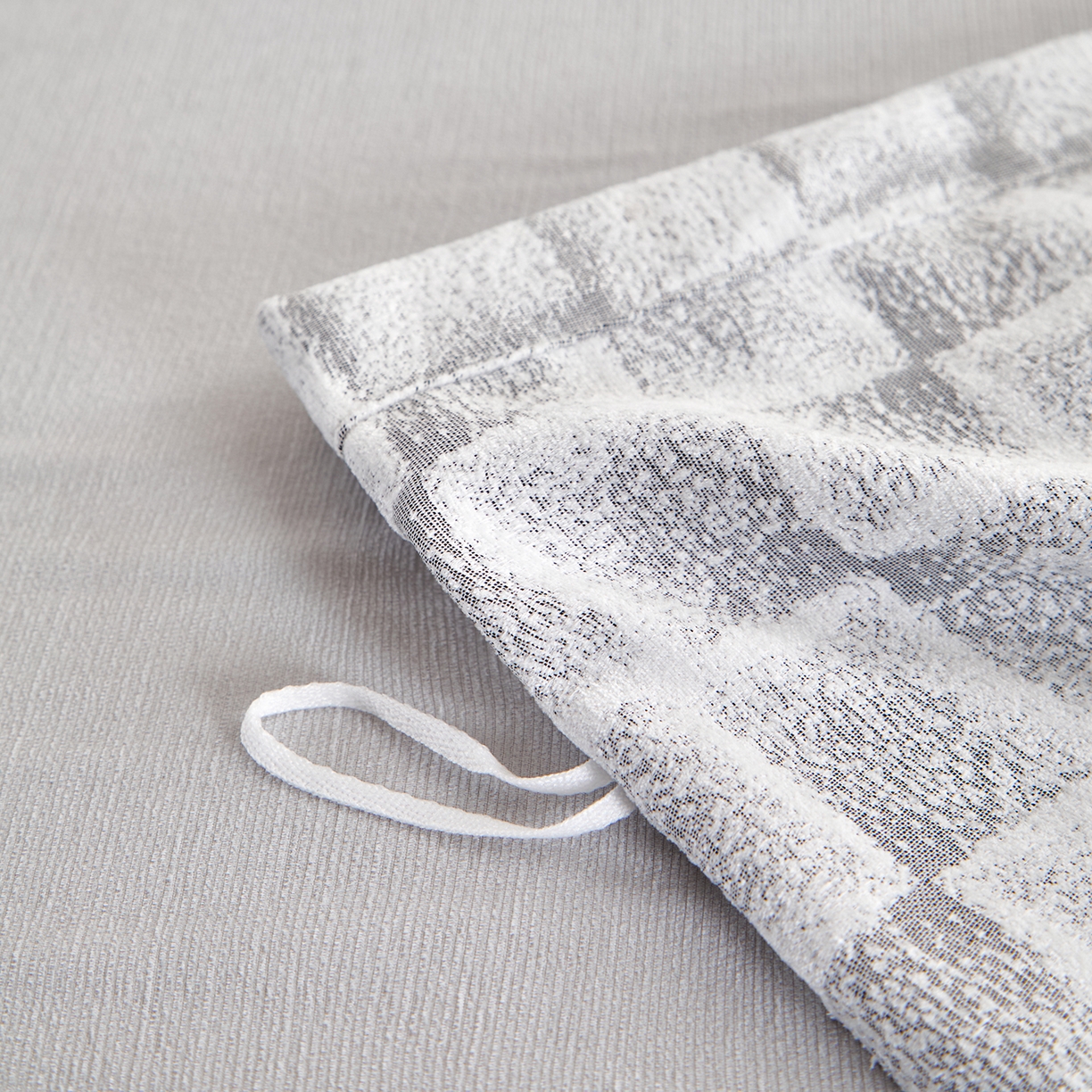 91家纺网 家纺一手货源 找家纺 咏绒家纺工厂店 2025新款雪尼尔棉绒大提花四件套 洛西雅-倾城灰