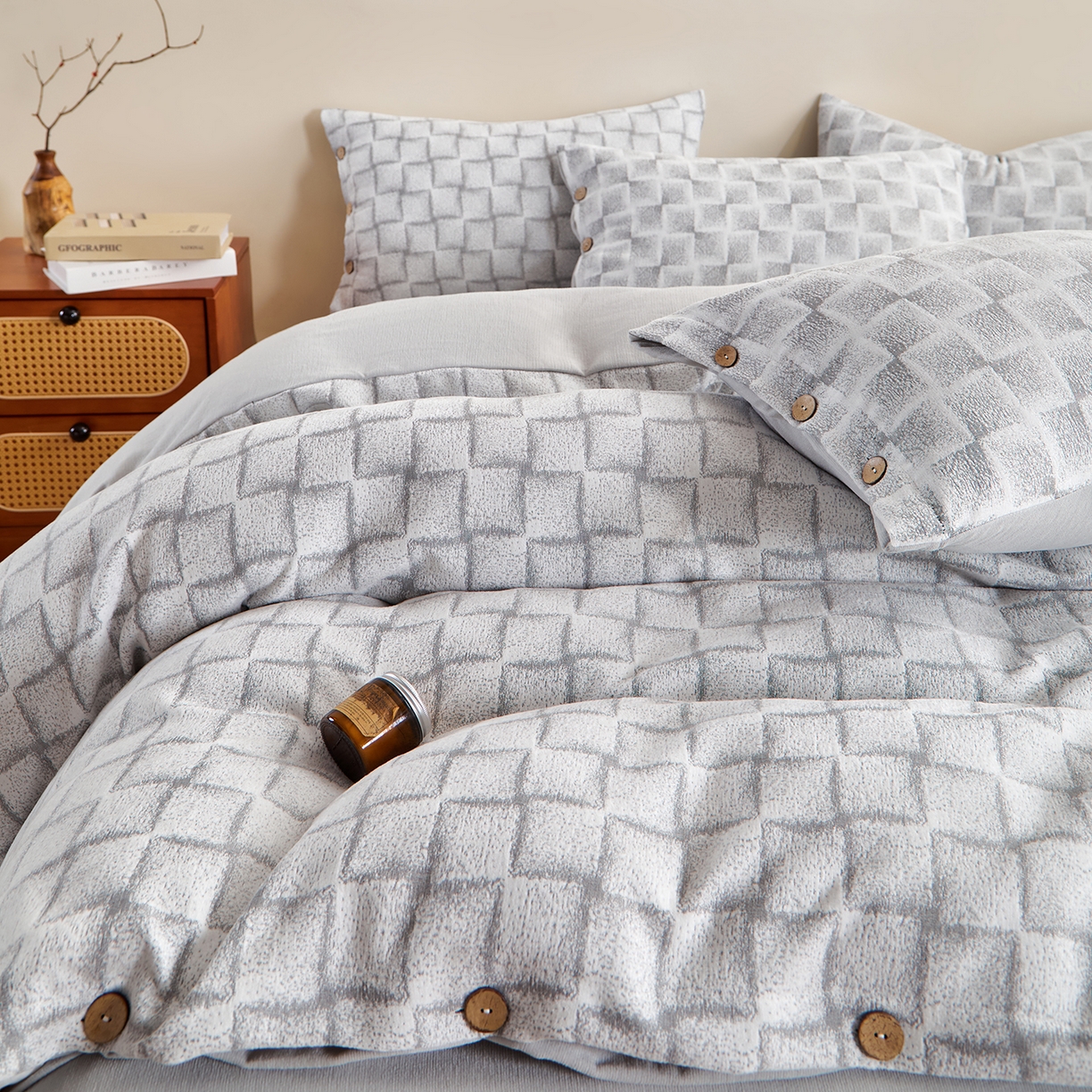 91家纺网 家纺一手货源 找家纺 咏绒家纺工厂店 2025新款雪尼尔棉绒大提花四件套 洛西雅-倾城灰