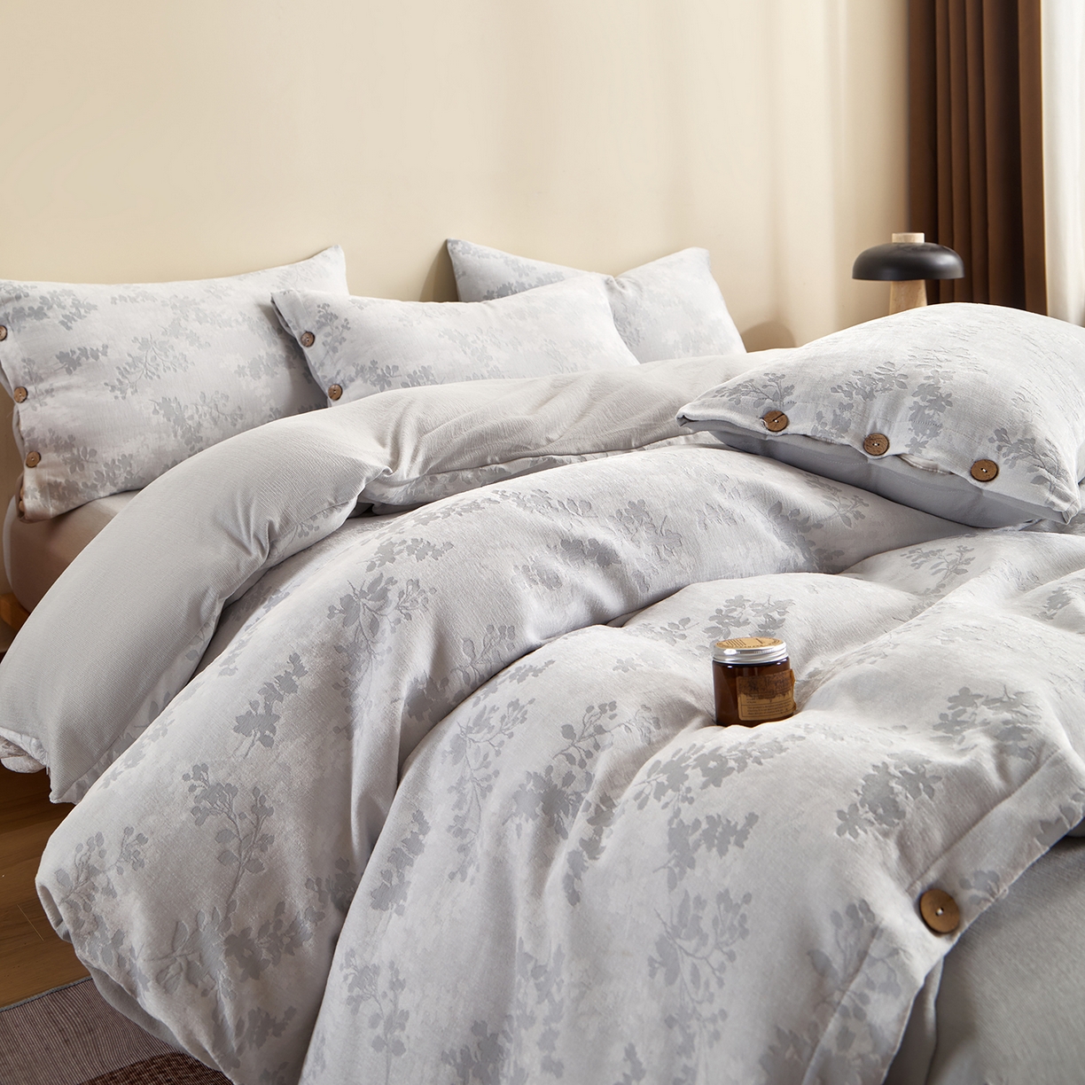 91家纺网 家纺一手货源 找家纺 咏绒家纺工厂店 2025新款雪尼尔棉绒大提花四件套 樱花雨梦-兰灰