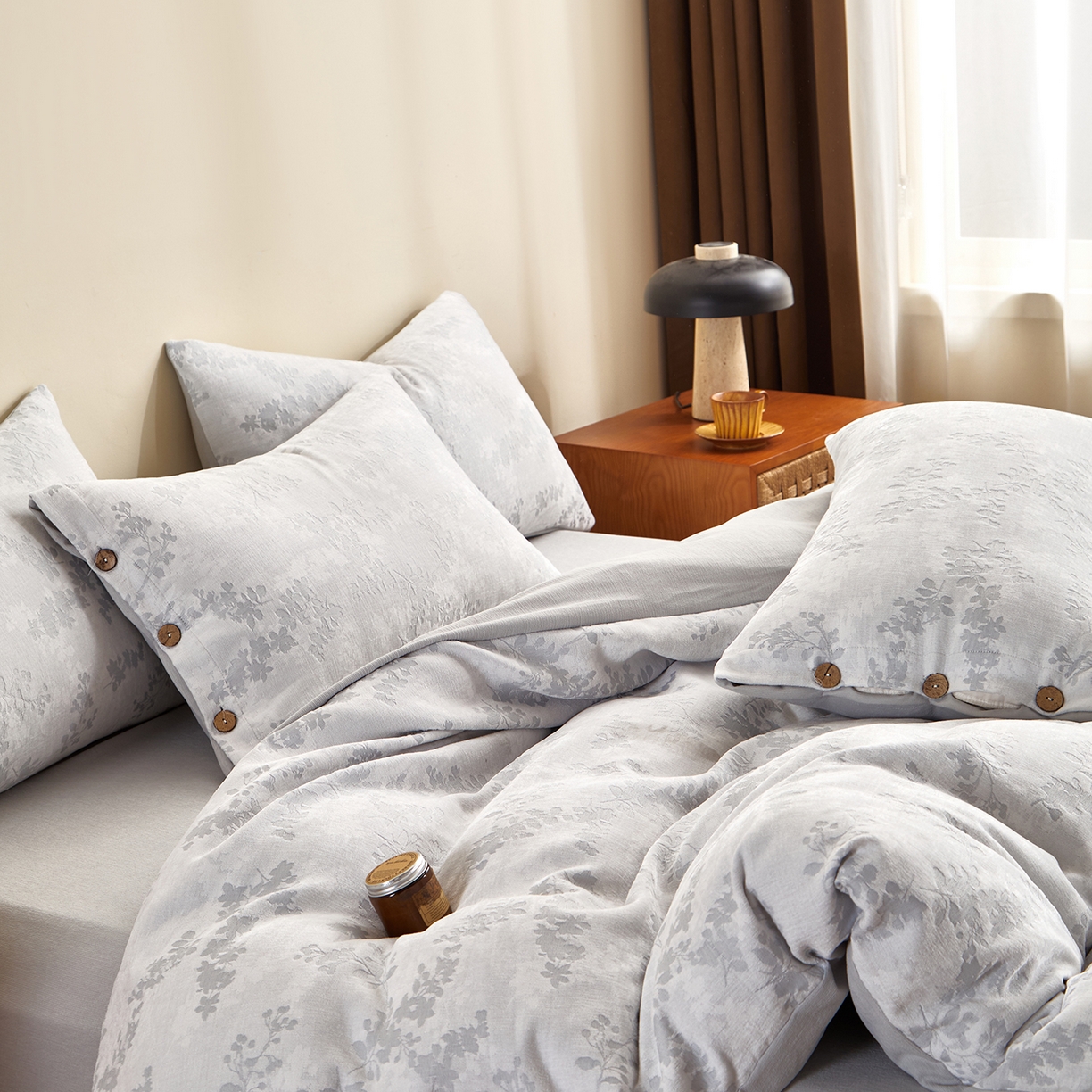 91家纺网 家纺一手货源 找家纺 咏绒家纺工厂店 2025新款雪尼尔棉绒大提花四件套 樱花雨梦-兰灰