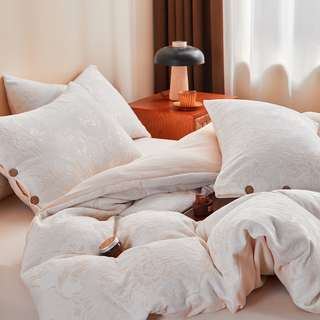 91家纺网 家纺一手货源 找家纺 咏绒家纺工厂店 2025新款雪尼尔棉绒大提花四件套 小茉莉-小麦色