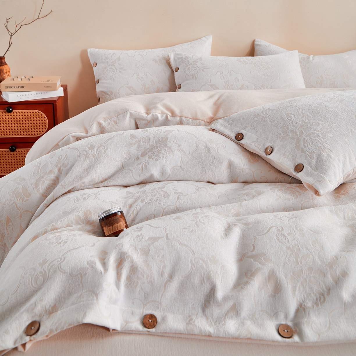 91家纺网 家纺一手货源 找家纺 咏绒家纺工厂店 2025新款雪尼尔棉绒大提花四件套 小茉莉-小麦色