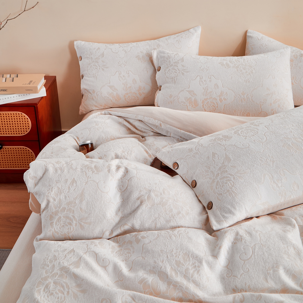 91家纺网 家纺一手货源 找家纺 咏绒家纺工厂店 2025新款雪尼尔棉绒大提花四件套 小茉莉-小麦色