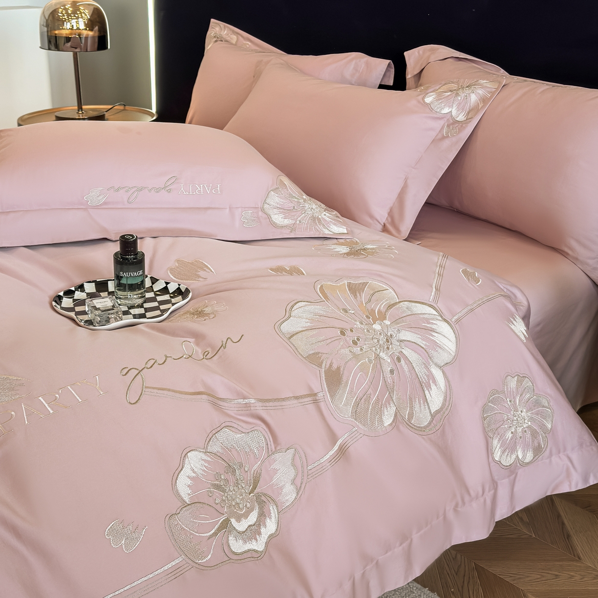 91家纺网 家纺一手货源 找家纺 （总）女子家纺 2025新款A类长绒棉新疆全棉纯棉刺绣宽边四件套-花千骨