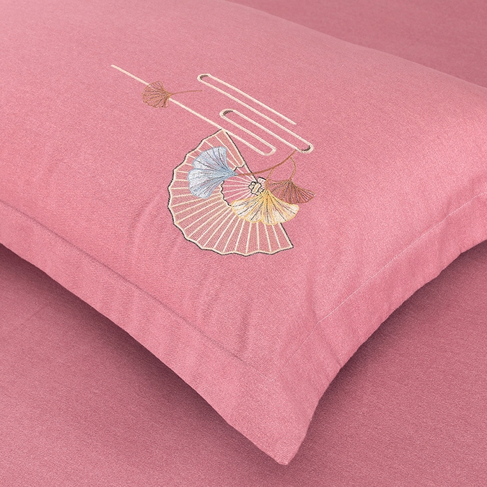 91家纺网 家纺一手货源 找家纺 浩情国际婚庆供货中心 2026四季新品120S全棉斜纹加厚磨毛高端刺绣四件套 维也纳-豆沙