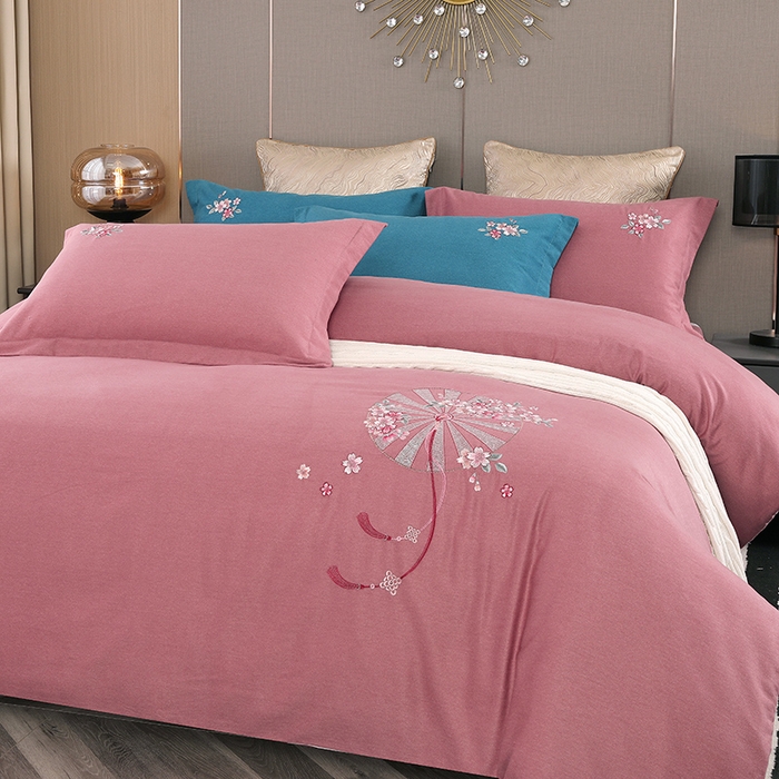 91家纺网 家纺一手货源 找家纺 浩情国际婚庆供货中心 2026四季新品120S全棉斜纹加厚磨毛高端刺绣四件套 浪漫樱花-豆沙