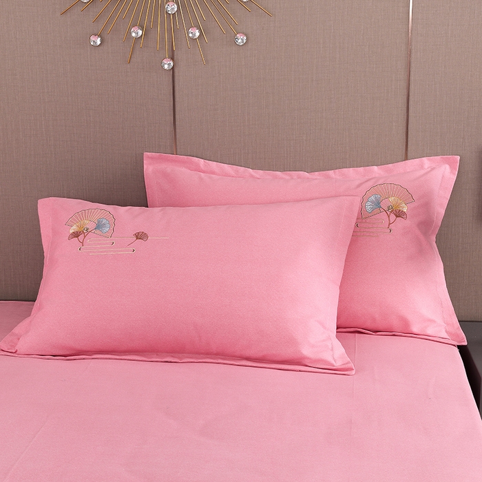 91家纺网 家纺一手货源 找家纺 浩情国际婚庆供货中心 2026四季新品120S全棉斜纹加厚磨毛高端刺绣四件套 维也纳-公主粉