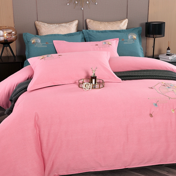 91家纺网 家纺一手货源 找家纺 浩情国际婚庆供货中心 2026四季新品120S全棉斜纹加厚磨毛高端刺绣四件套 维也纳-公主粉