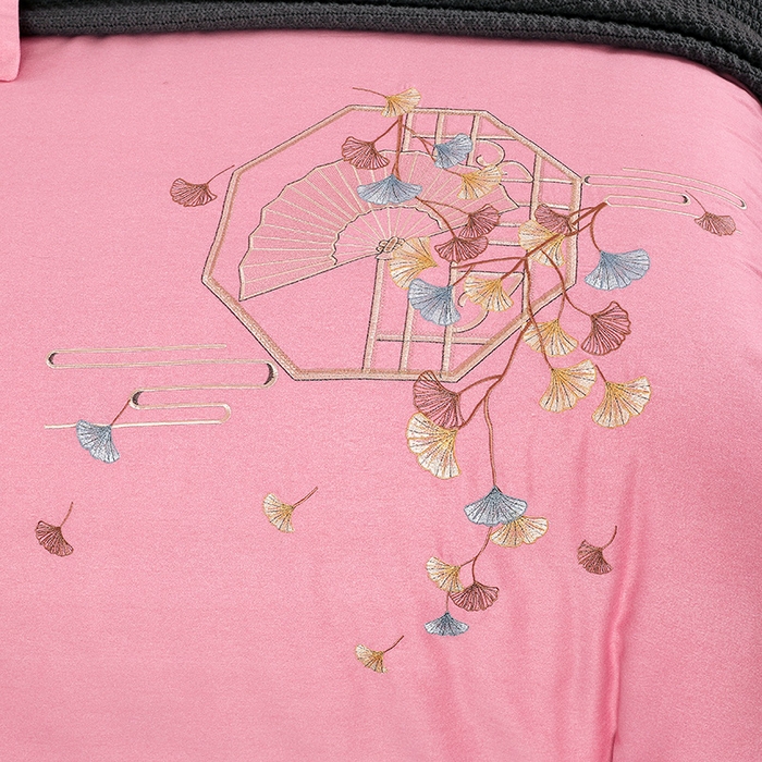 91家纺网 家纺一手货源 找家纺 浩情国际婚庆供货中心 2026四季新品120S全棉斜纹加厚磨毛高端刺绣四件套 维也纳-公主粉