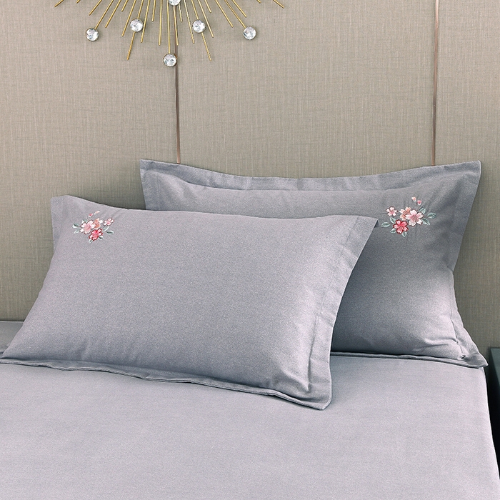 91家纺网 家纺一手货源 找家纺 浩情国际婚庆供货中心 2026四季新品120S全棉斜纹加厚磨毛高端刺绣四件套 浪漫樱花-高级灰