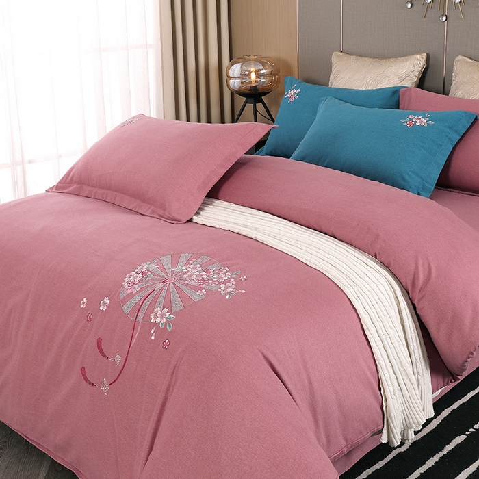 91家纺网 家纺一手货源 找家纺 浩情国际婚庆供货中心 2026四季新品120S全棉斜纹加厚磨毛高端刺绣四件套 浪漫樱花-豆沙