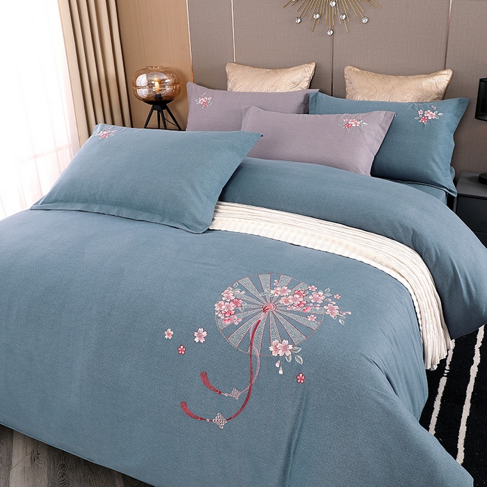 91家纺网 家纺一手货源 找家纺 浩情国际婚庆供货中心 2026四季新品120S全棉斜纹加厚磨毛高端刺绣四件套 浪漫樱花-富贵银