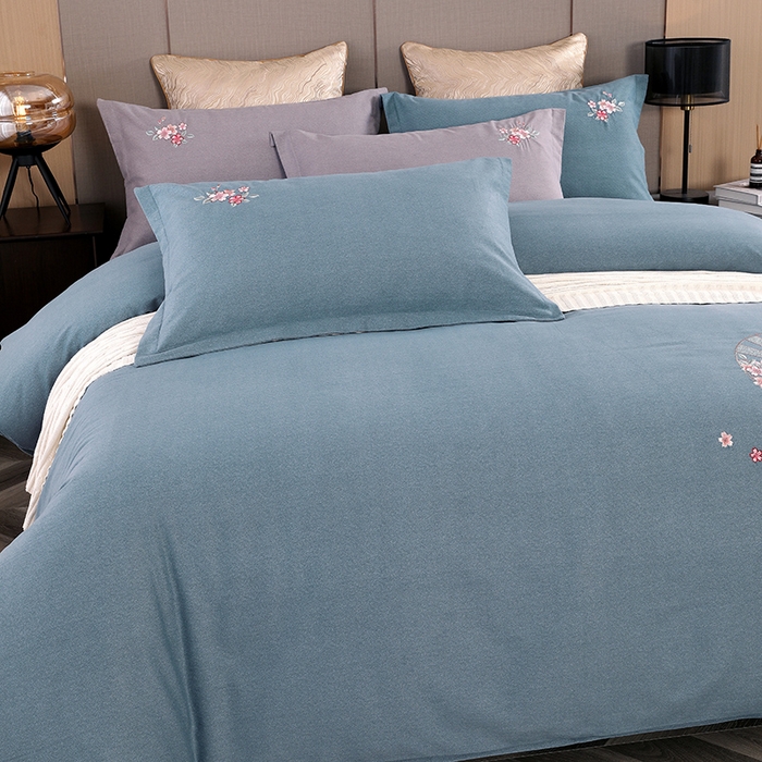 91家纺网 家纺一手货源 找家纺 浩情国际婚庆供货中心 2026四季新品120S全棉斜纹加厚磨毛高端刺绣四件套 浪漫樱花-富贵银