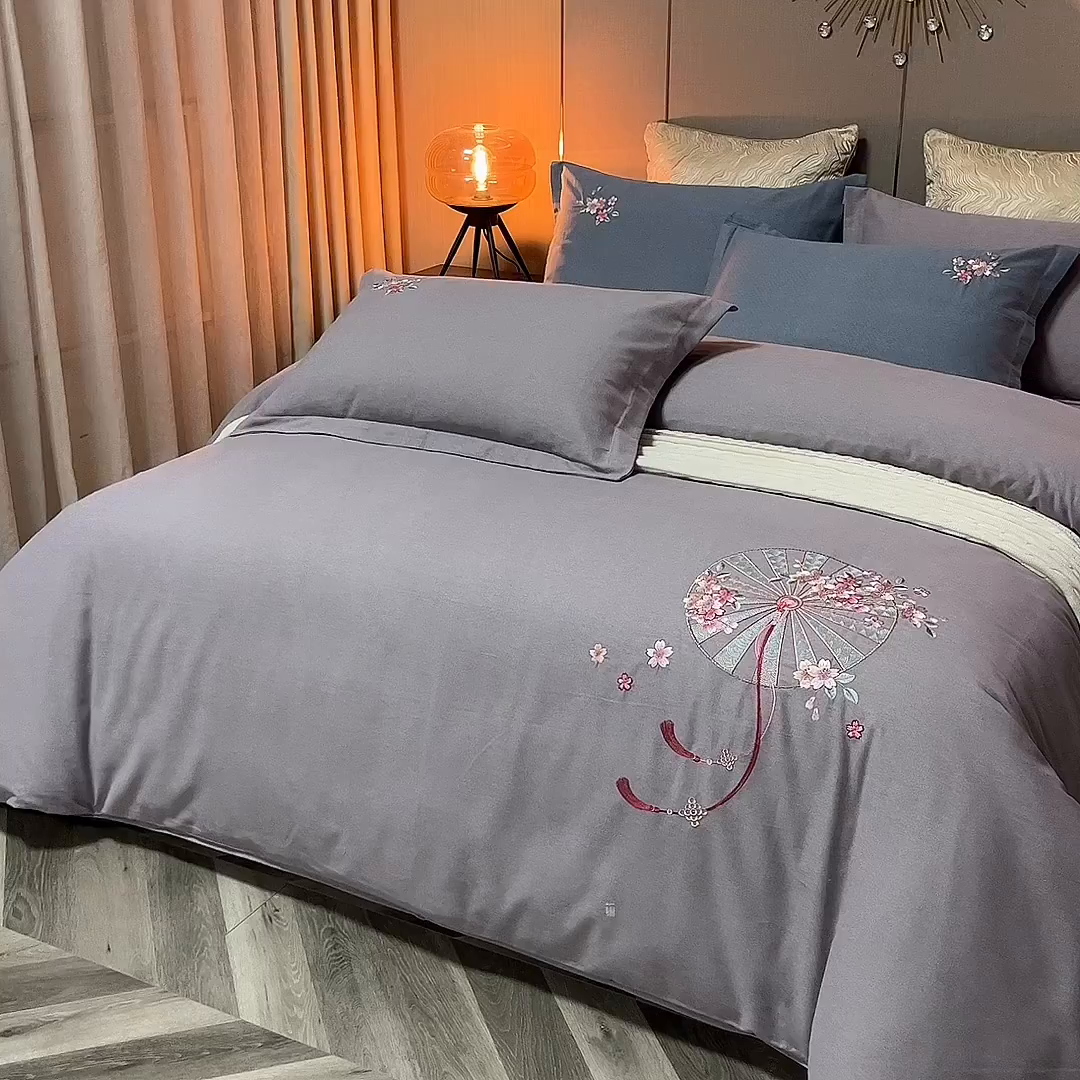 91家纺网 家纺一手货源 找家纺 浩情国际婚庆供货中心 2026四季新品120S全棉斜纹加厚磨毛高端刺绣四件套 浪漫樱花-高级灰