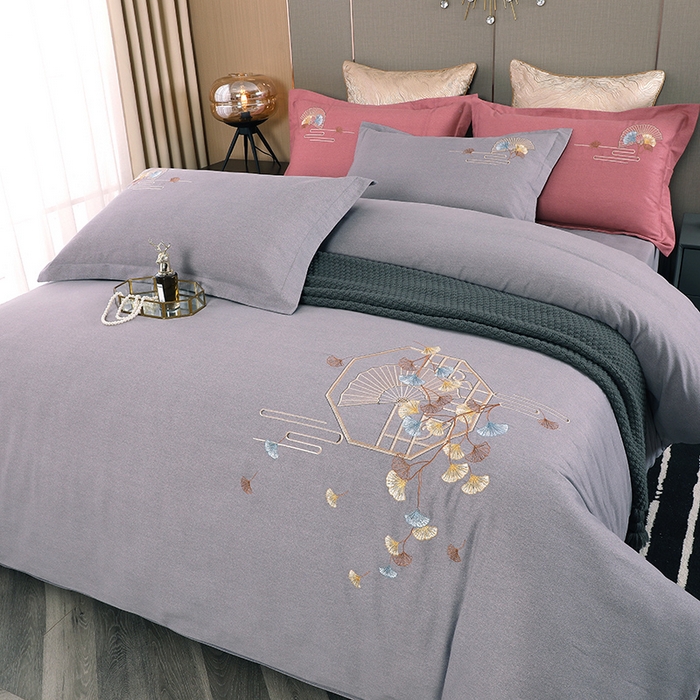 91家纺网 家纺一手货源 找家纺 浩情国际婚庆供货中心 2026四季新品120S全棉斜纹加厚磨毛高端刺绣四件套 维也纳-高级灰