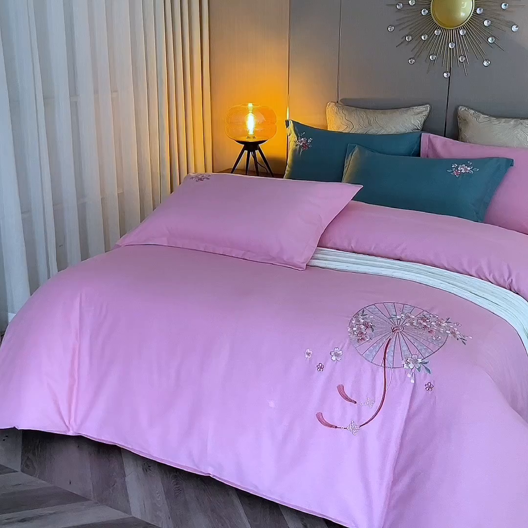 91家纺网 家纺一手货源 找家纺 浩情国际婚庆供货中心 2026四季新品120S全棉斜纹加厚磨毛高端刺绣四件套 浪漫樱花-浪漫紫