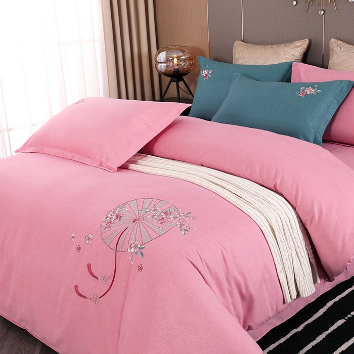 91家纺网 家纺一手货源 找家纺 浩情国际婚庆供货中心 2026四季新品120S全棉斜纹加厚磨毛高端刺绣四件套 浪漫樱花-公主粉