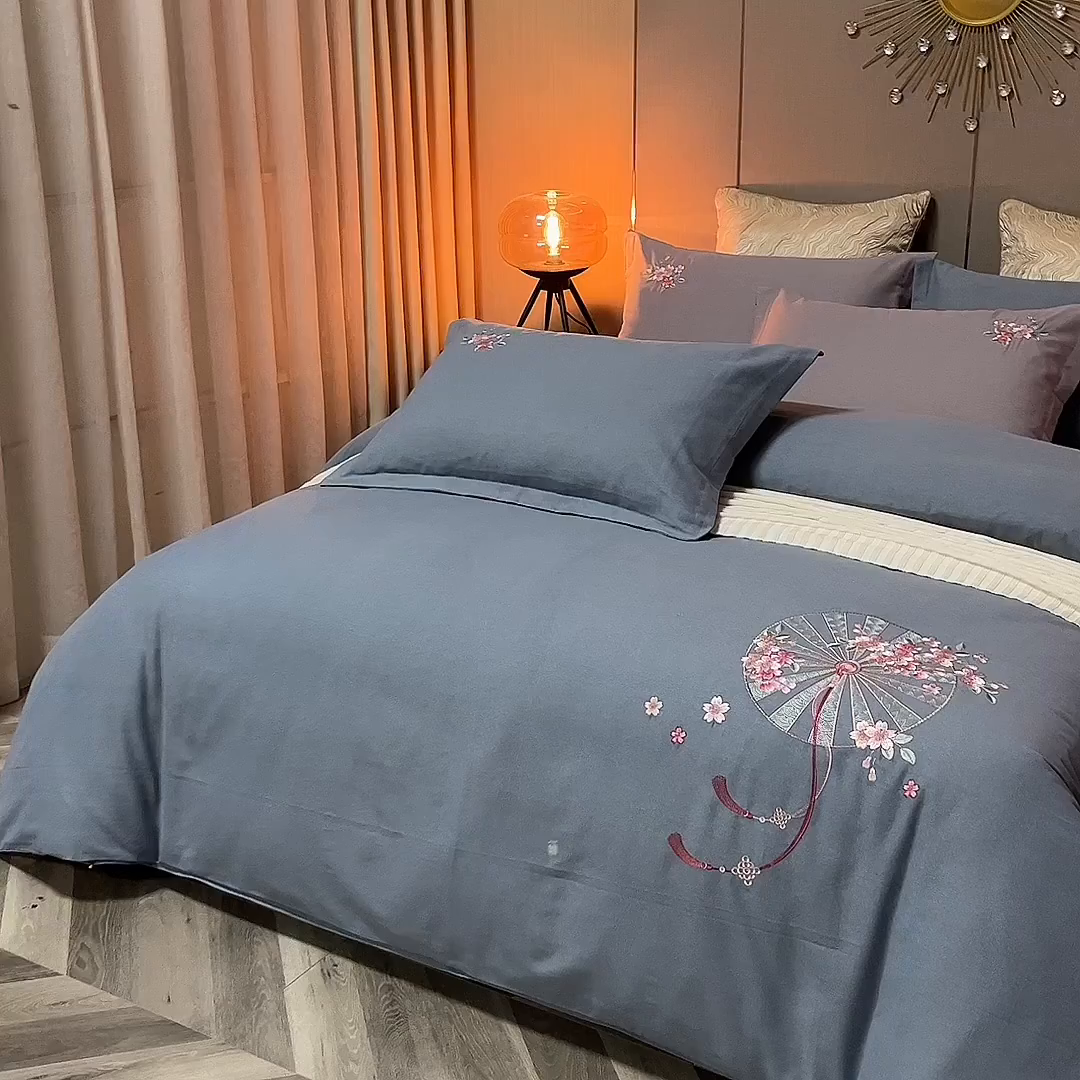 91家纺网 家纺一手货源 找家纺 浩情国际婚庆供货中心 2026四季新品120S全棉斜纹加厚磨毛高端刺绣四件套 浪漫樱花-富贵银