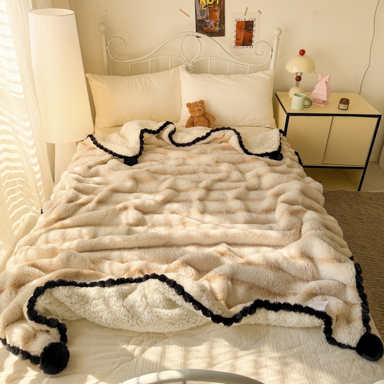 91家纺网 家纺一手货源 找家纺 潮邦创意家居 2025新款背印兔兔绒波纹花边球毯-云绒黑珠系列 云绒黑珠-浅驼