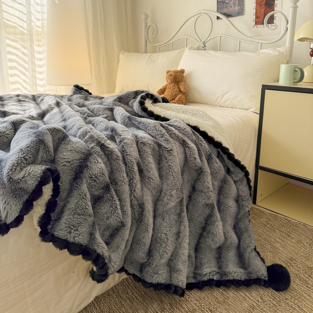潮邦创意家居 2025新款背印兔兔绒波纹花边球毯-云绒黑珠系列 云绒黑珠-椰灰