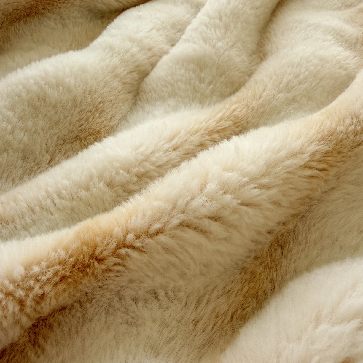 91家纺网 家纺一手货源 找家纺 潮邦创意家居 2025新款背印兔兔绒波纹花边球毯-云绒黑珠系列 云绒黑珠-浅驼