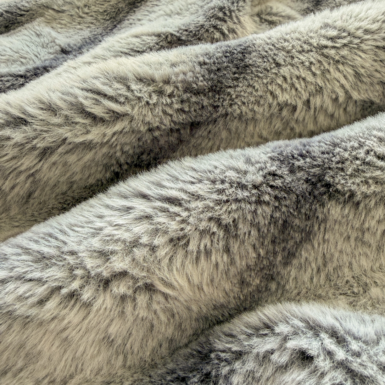 91家纺网 家纺一手货源 找家纺 潮邦创意家居 2025新款背印兔兔绒波纹花边球毯-云绒黑珠系列 云绒黑珠-椰灰