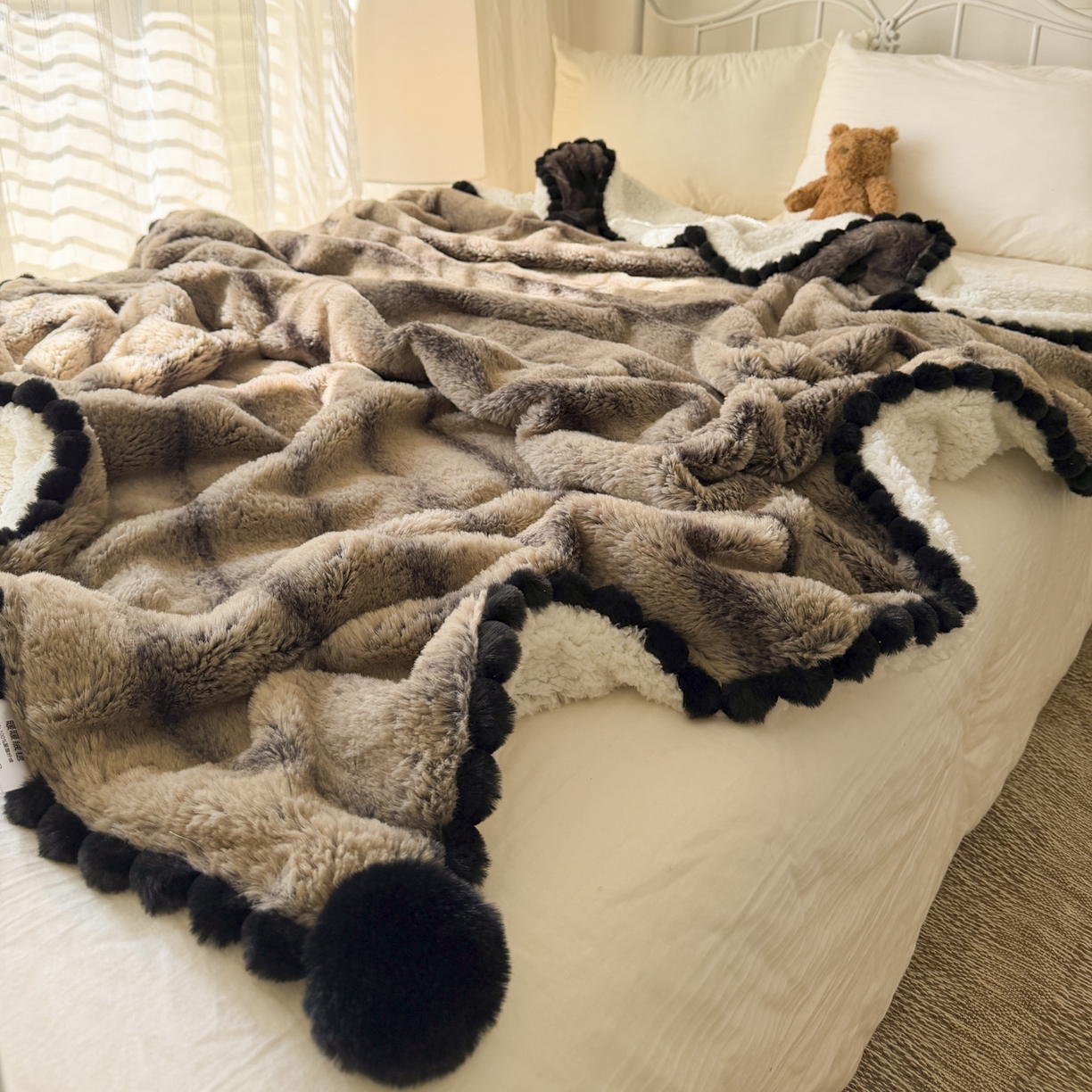 91家纺网 家纺一手货源 找家纺 潮邦创意家居 2025新款背印兔兔绒波纹花边球毯-云绒黑珠系列 云绒黑珠-咖色