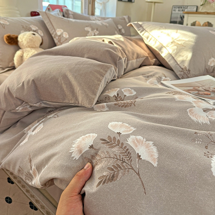 91家纺网 家纺一手货源 找家纺 曲之慕 2026新款全棉纯棉加厚喷气磨毛印花四件套 暖漾