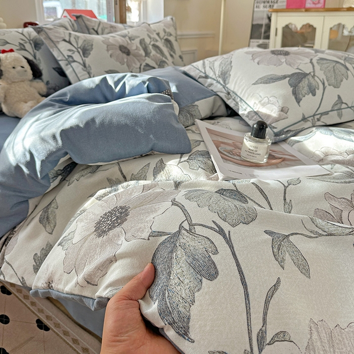 91家纺网 家纺一手货源 找家纺 曲之慕 2026新款全棉纯棉加厚喷气磨毛印花四件套 蓝汐