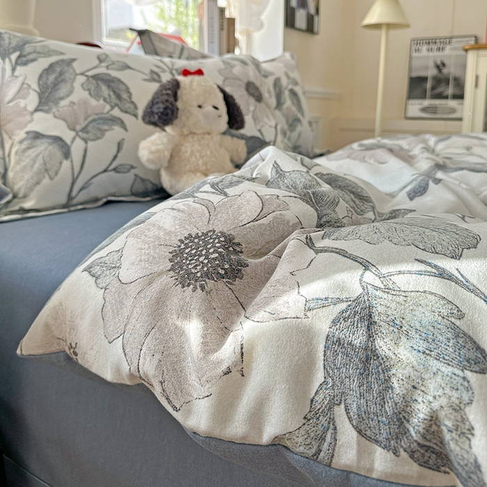 91家纺网 家纺一手货源 找家纺 曲之慕 2026新款全棉纯棉加厚喷气磨毛印花四件套 蓝汐