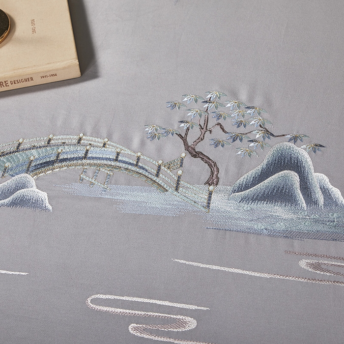 91家纺网 家纺一手货源 找家纺 浩情国际婚庆供货中心 2026新品-100支全棉长绒棉磨毛高端刺绣系列四件套 山水情-浅灰