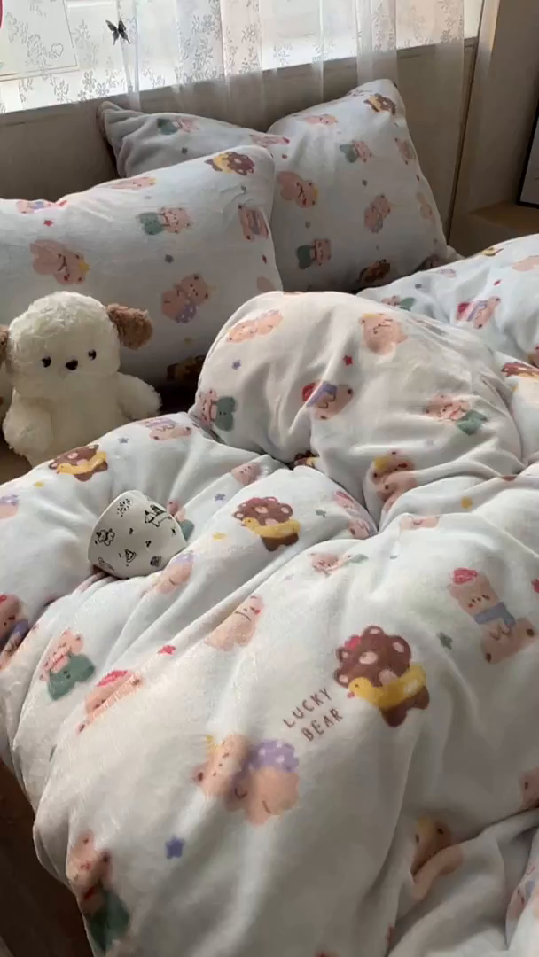 91家纺网 家纺一手货源 找家纺 冕悠家纺 2025新款A类200克加厚印花牛奶绒保暖四件套提供买家秀 小熊历险记