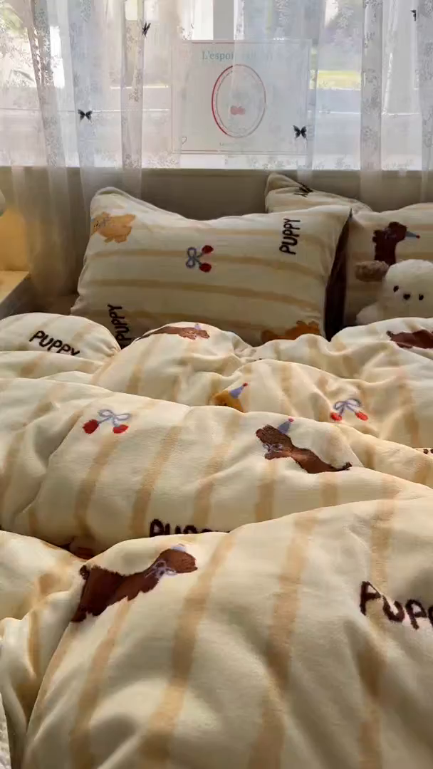 91家纺网 家纺一手货源 找家纺 冕悠家纺 2025新款A类200克加厚印花牛奶绒保暖四件套提供买家秀 腊肠狗