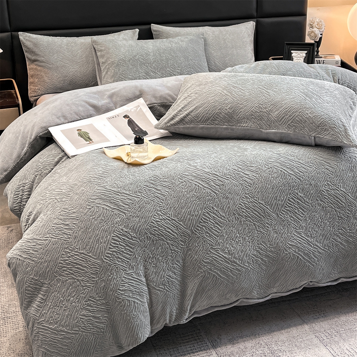 91家纺网 家纺一手货源 找家纺 （总）女子家纺 2025新款A类雕花牛奶绒四件套