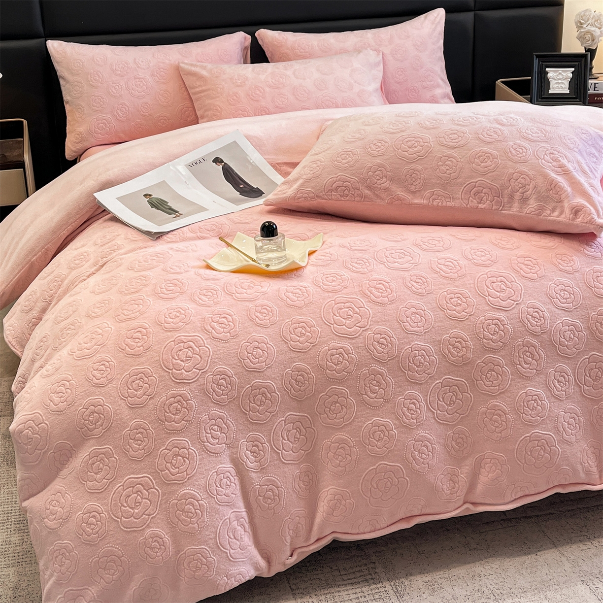 91家纺网 家纺一手货源 找家纺 （总）女子家纺 2025新款A类雕花牛奶绒四件套