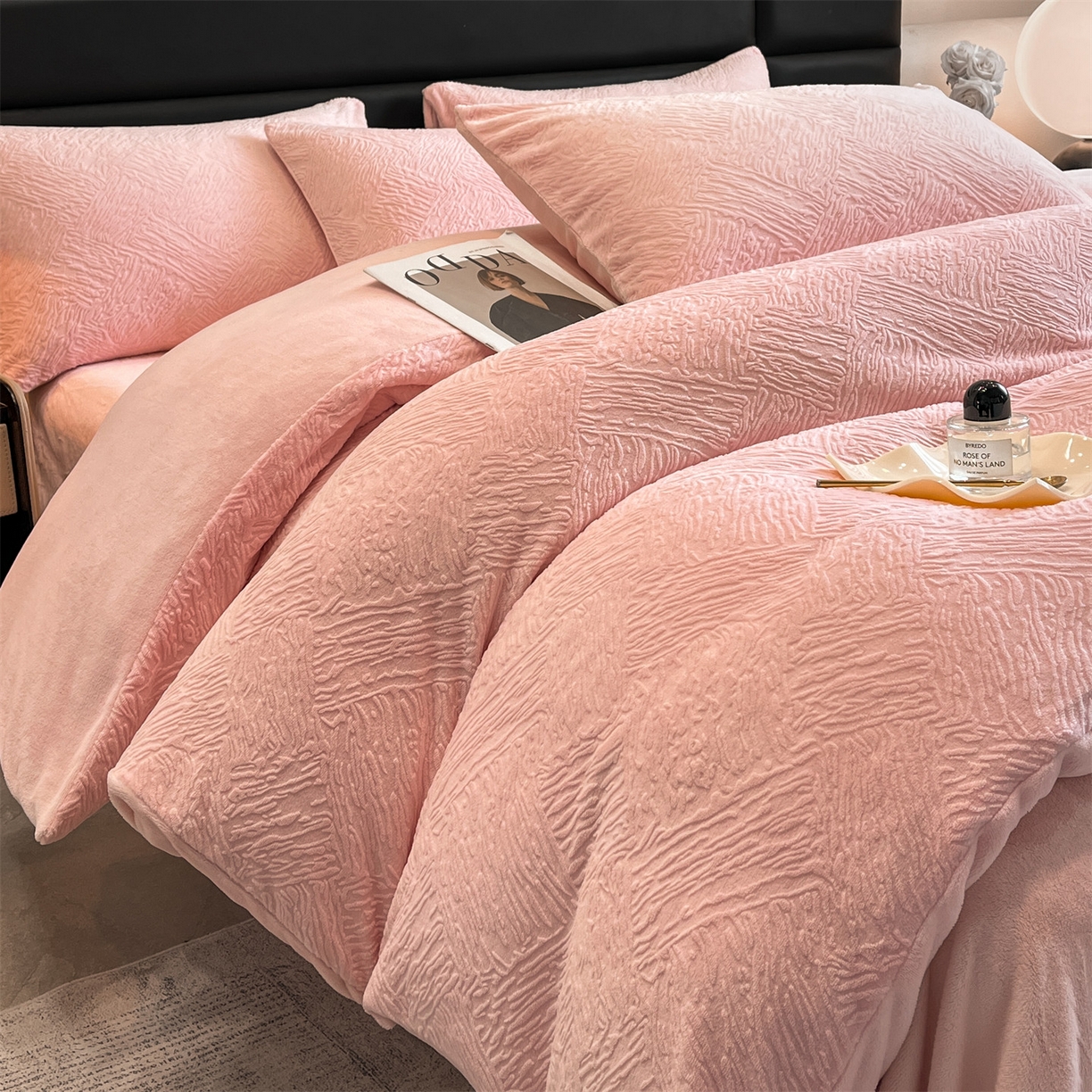 91家纺网 家纺一手货源 找家纺 （总）女子家纺 2025新款A类雕花牛奶绒四件套