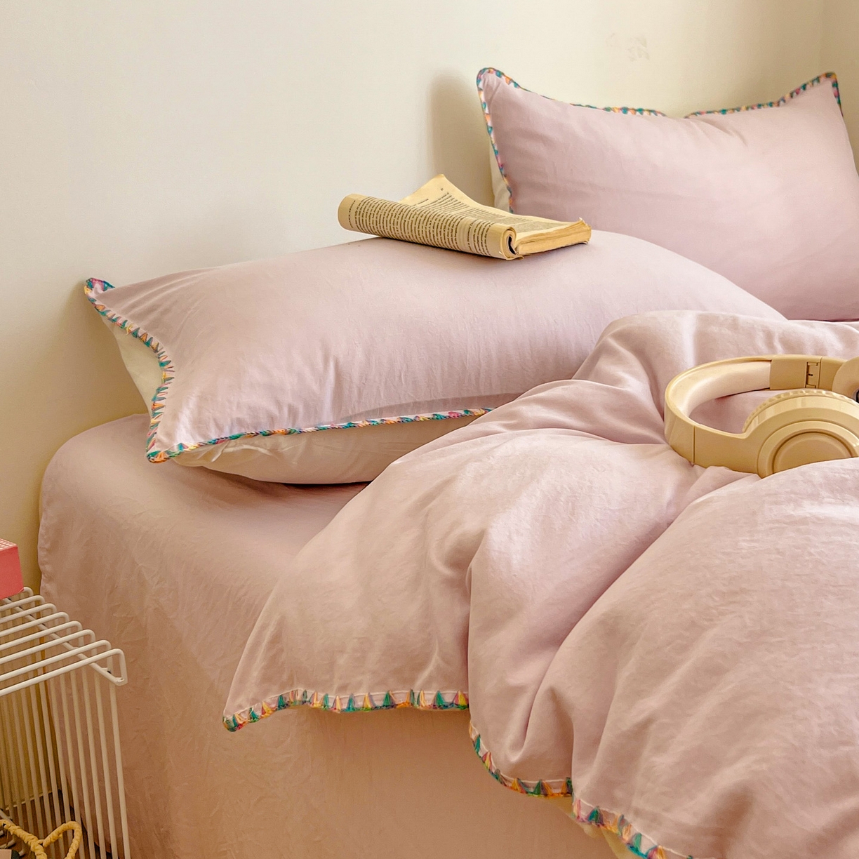 91家纺网 家纺一手货源 找家纺 冕悠家纺 2025新款A类七彩贝壳边水洗棉四件套-加微信提供买家秀2 七彩-奶白暮山紫