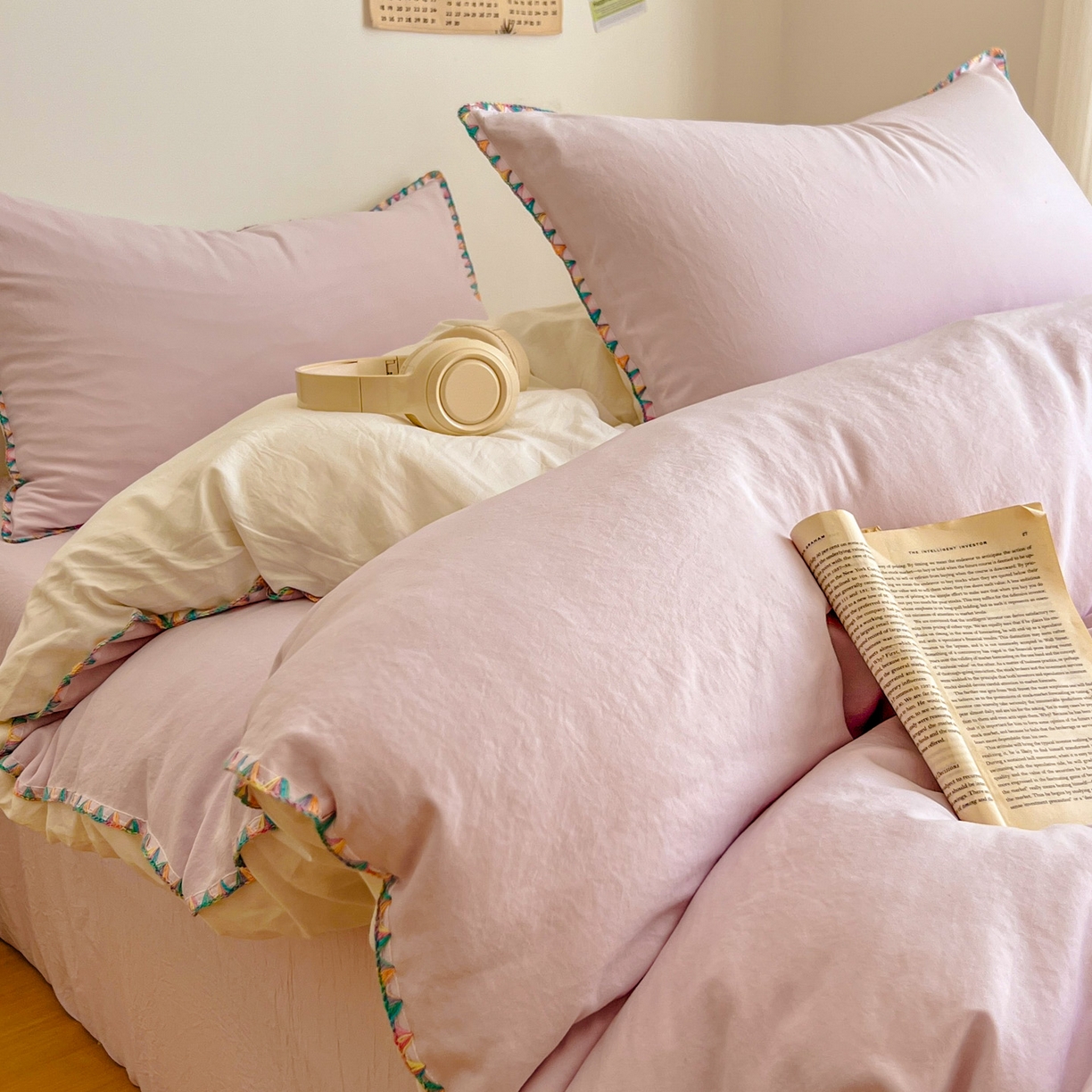 91家纺网 家纺一手货源 找家纺 冕悠家纺 2025新款A类七彩贝壳边水洗棉四件套-加微信提供买家秀2 七彩-奶白暮山紫