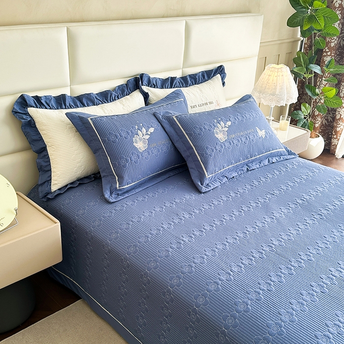 91家纺网 家纺一手货源 找家纺 紫碧螺家纺 2025新款全棉水洗绣花欧式床盖 冰月兰