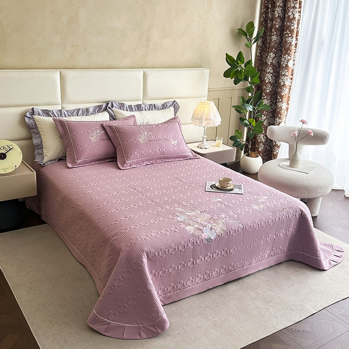 91家纺网 家纺一手货源 找家纺 紫碧螺家纺 2025新款全棉水洗绣花欧式床盖 千黛紫