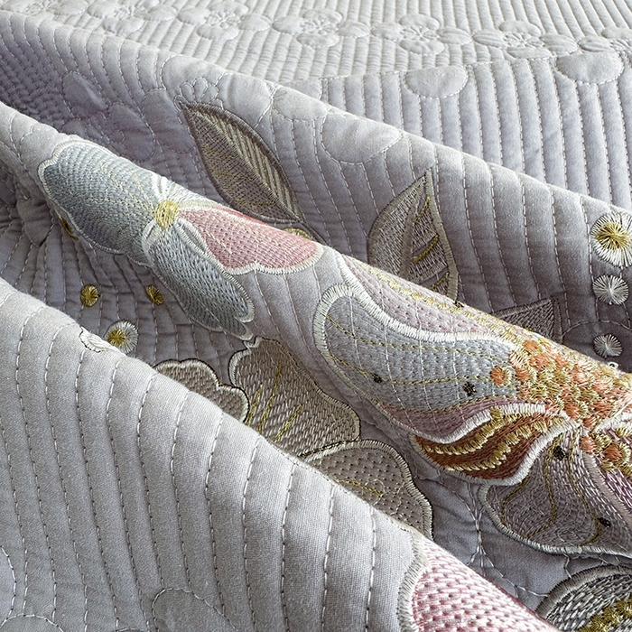 91家纺网 家纺一手货源 找家纺 紫碧螺家纺 2025新款全棉水洗绣花欧式床盖 蔚蓝