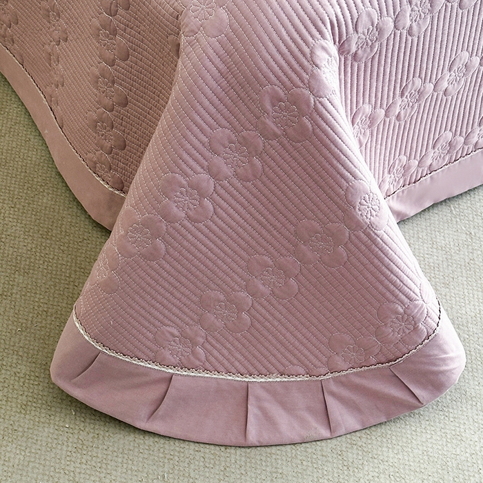 91家纺网 家纺一手货源 找家纺 紫碧螺家纺 2025新款全棉水洗绣花欧式床盖 千黛紫