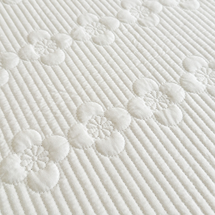 91家纺网 家纺一手货源 找家纺 紫碧螺家纺 2025新款全棉水洗绣花欧式床盖 奶昔-黄边